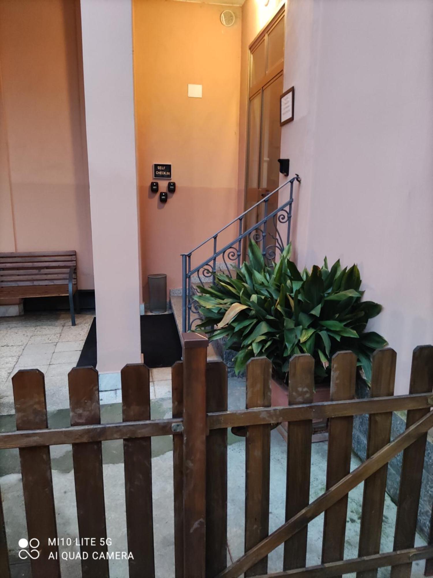 Hostal D'Annunzio House سيسانو بوسكون المظهر الخارجي الصورة